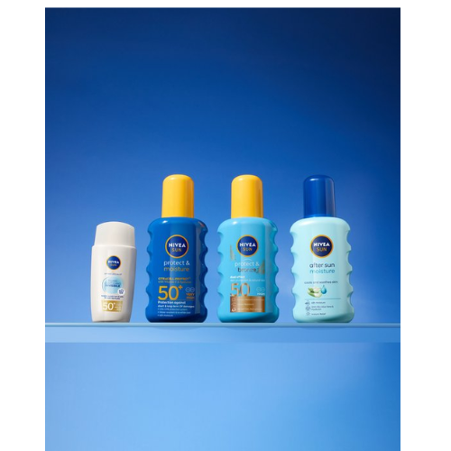 NIVEA SUN Protect & Hydrate Zonnebrand Spray - SPF 30 - Zonnespray - Beschermt en hydrateert - Met Vitamine E - 200 ml
